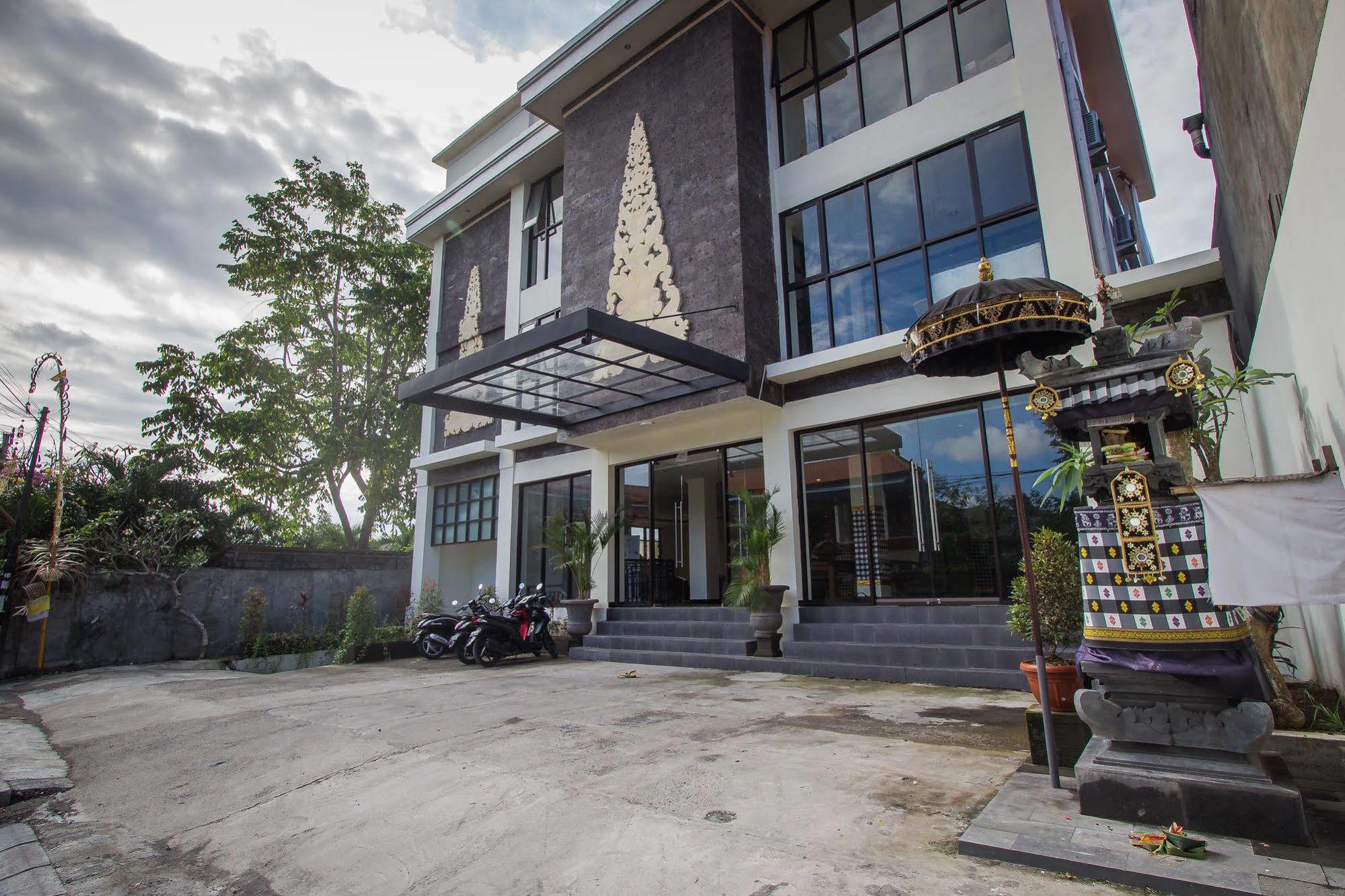 Ivanka Airport Inn Kuta Lombok Extérieur photo