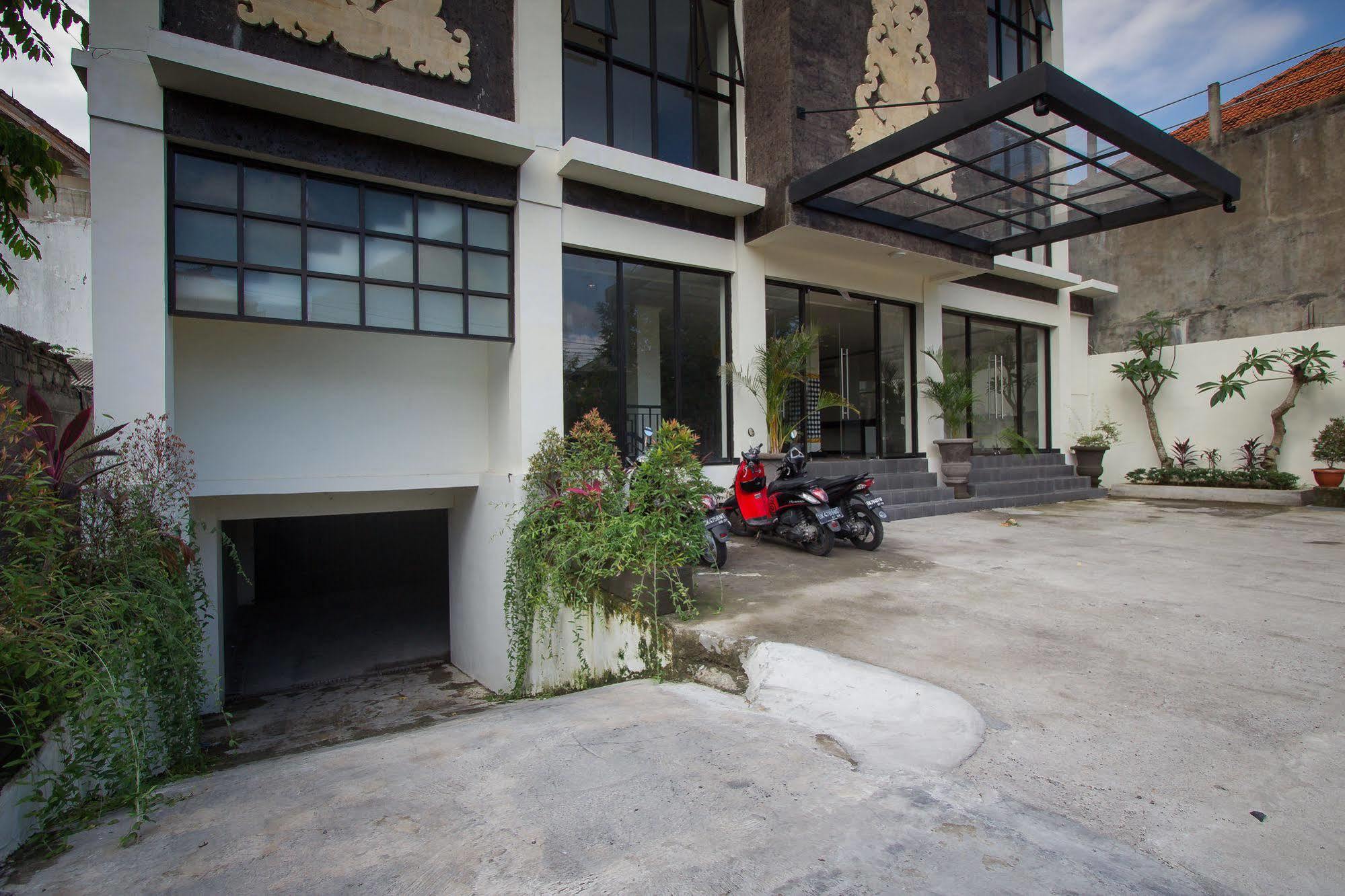 Ivanka Airport Inn Kuta Lombok Extérieur photo