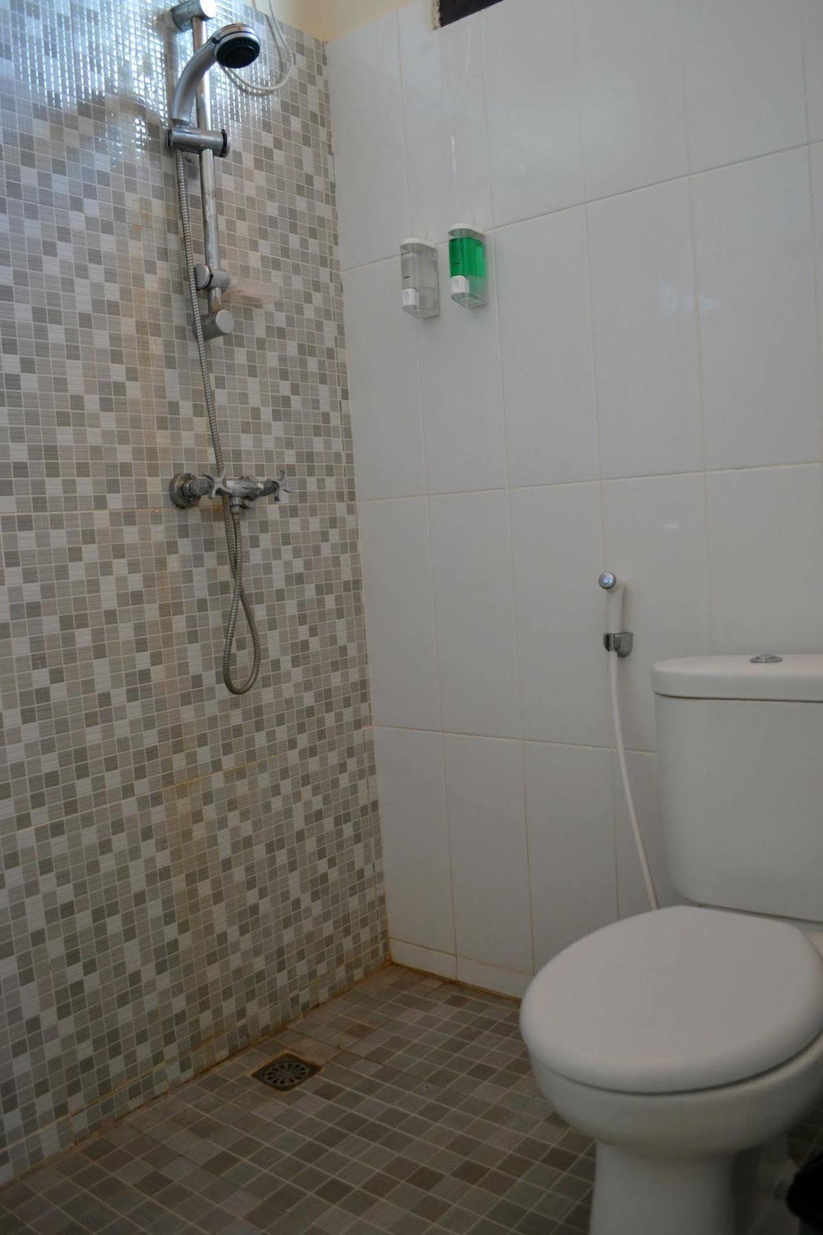 Ivanka Airport Inn Kuta Lombok Extérieur photo