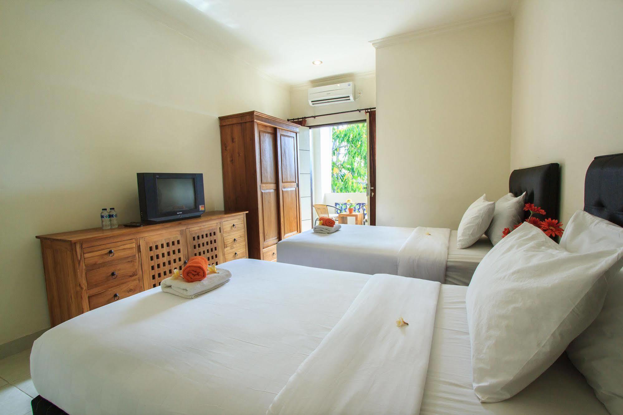 Ivanka Airport Inn Kuta Lombok Extérieur photo