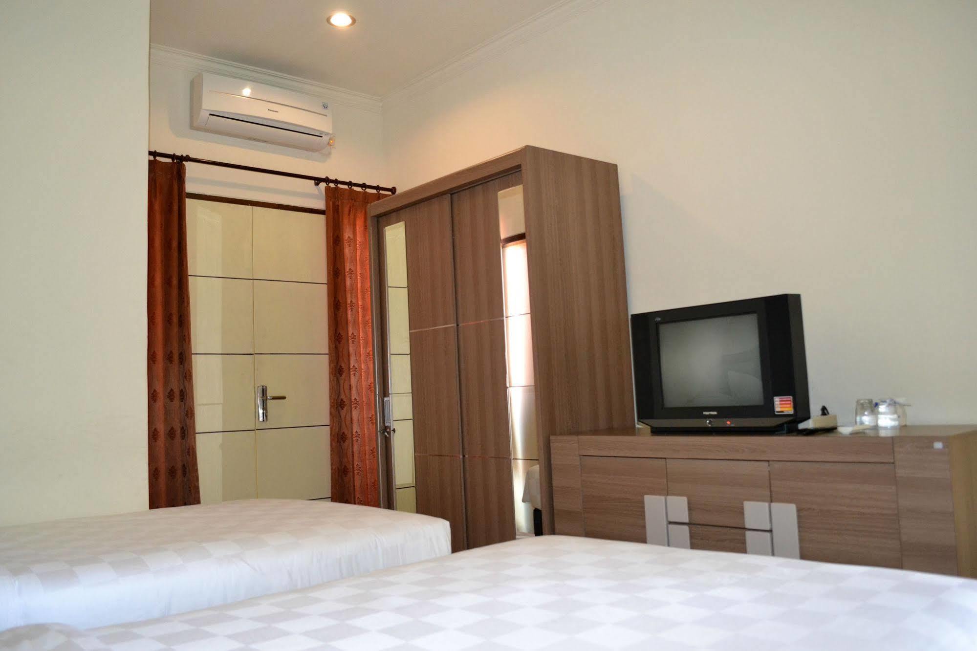 Ivanka Airport Inn Kuta Lombok Extérieur photo