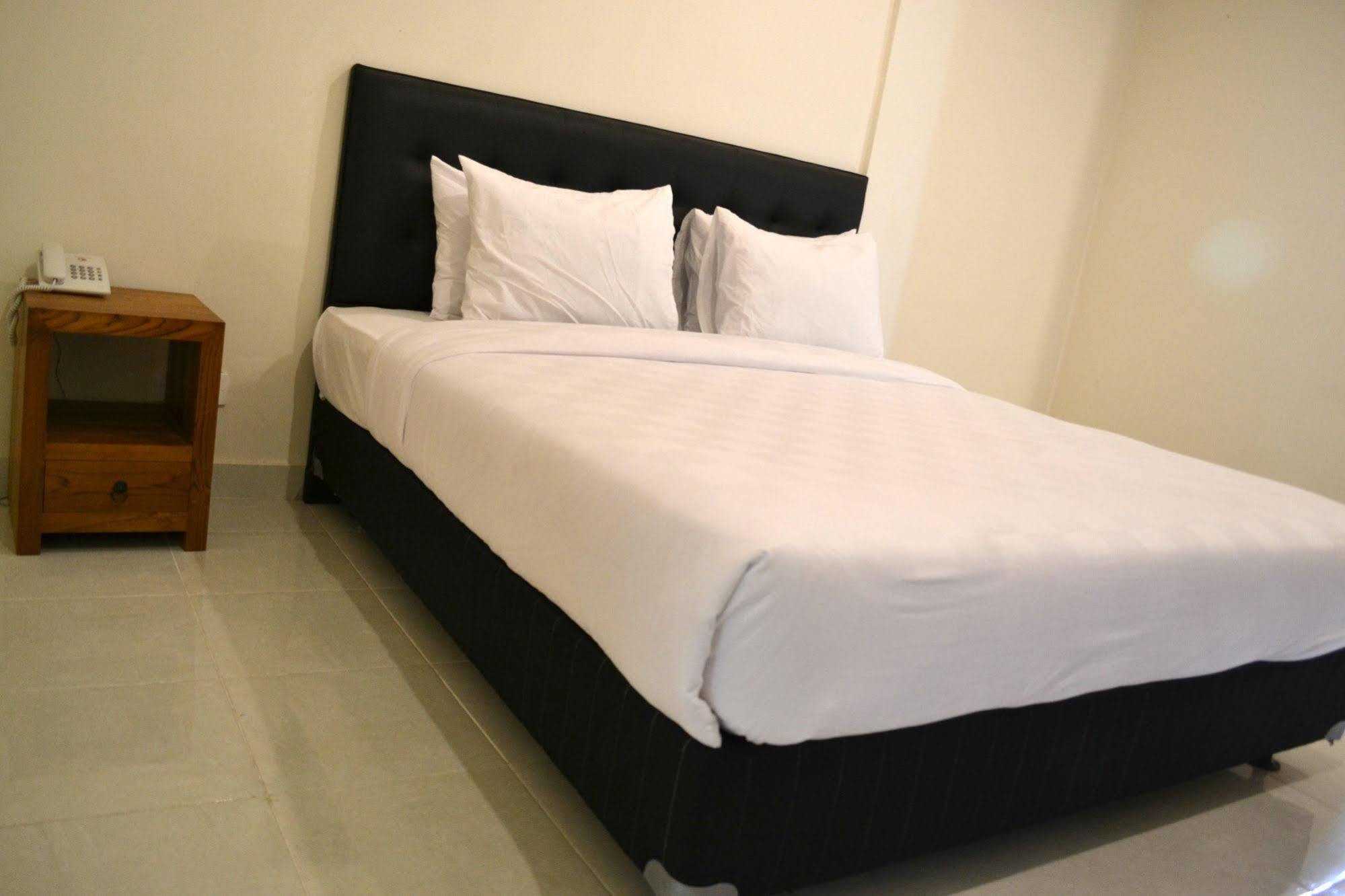 Ivanka Airport Inn Kuta Lombok Extérieur photo