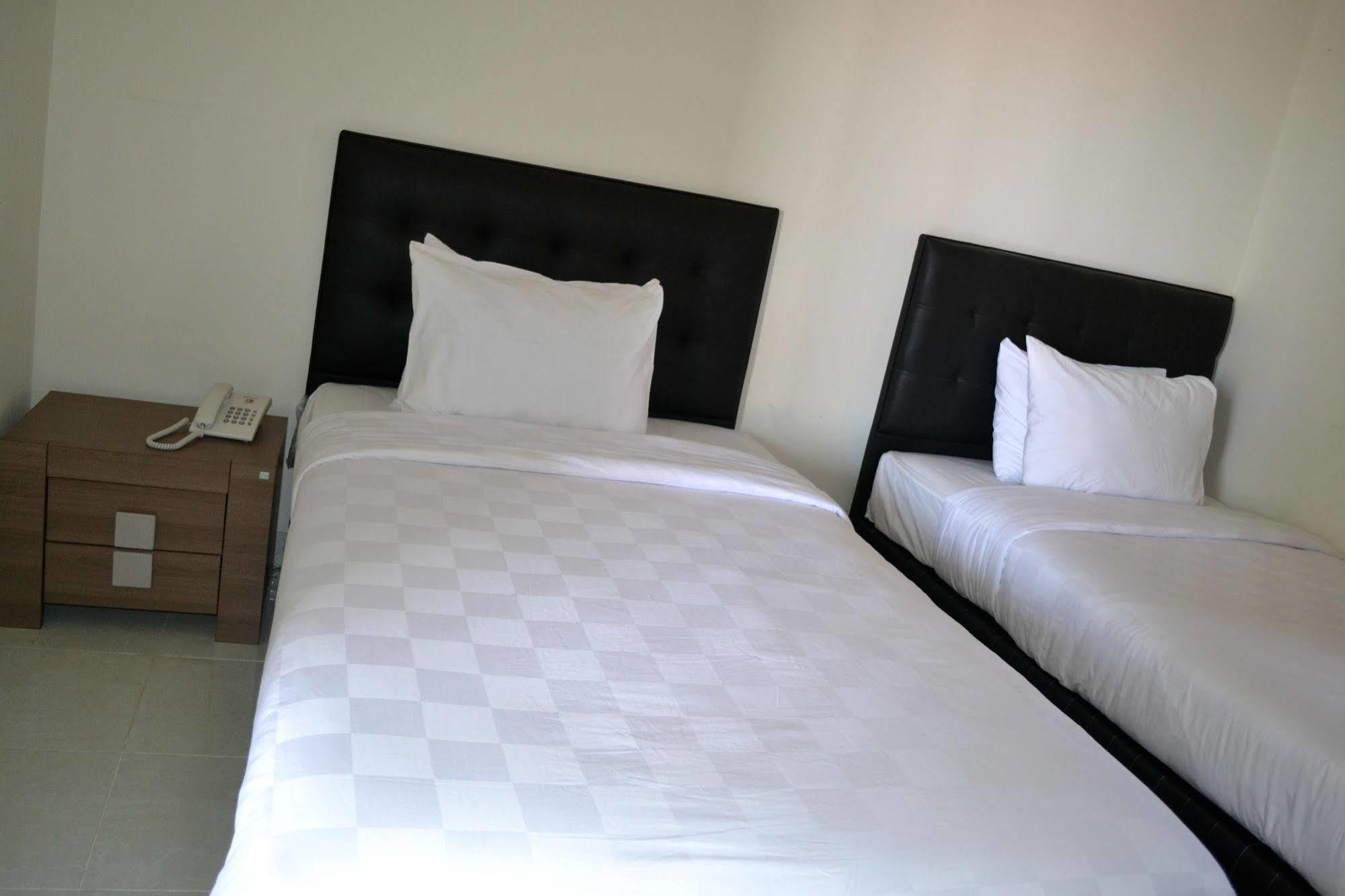 Ivanka Airport Inn Kuta Lombok Extérieur photo