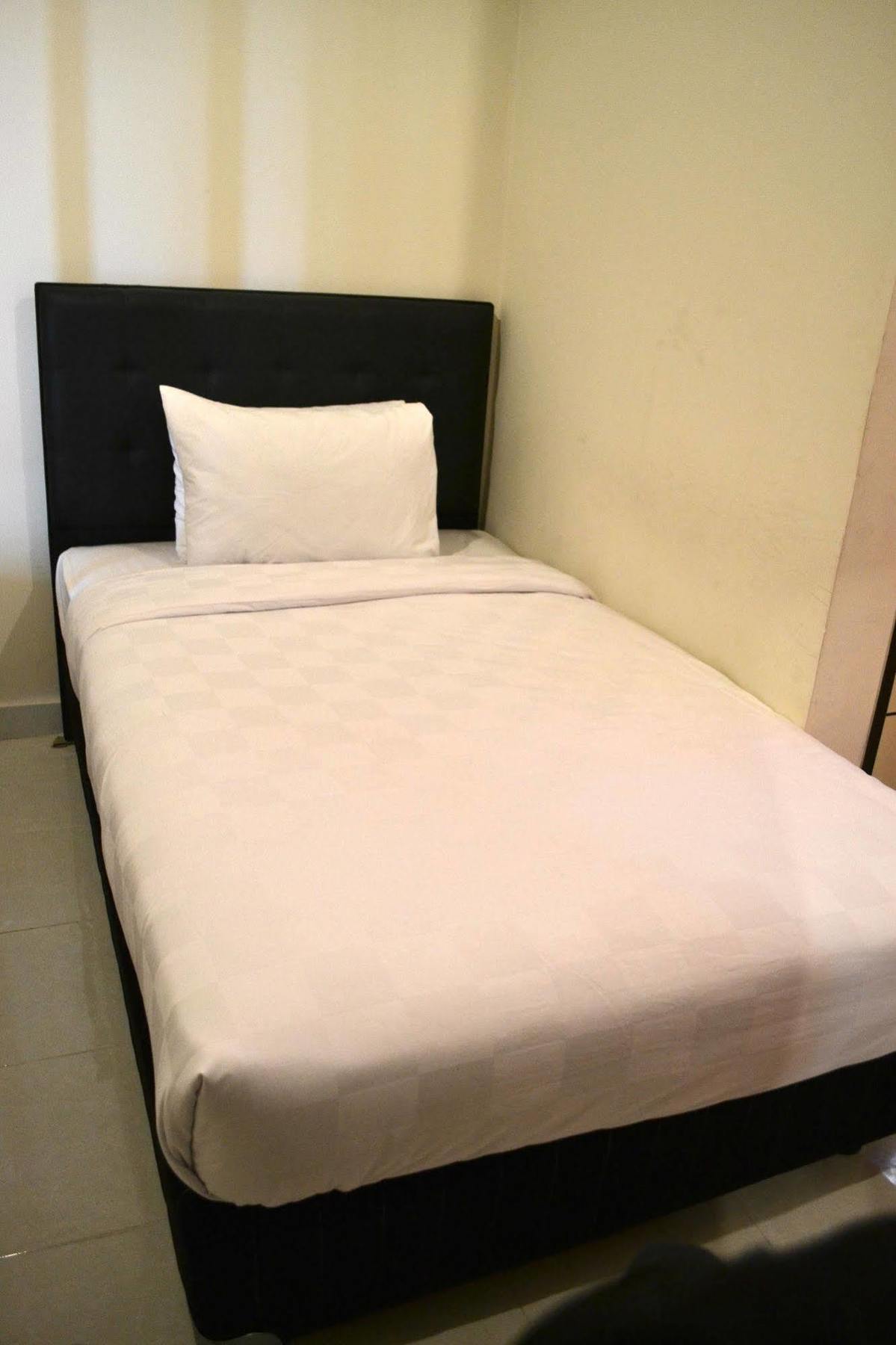 Ivanka Airport Inn Kuta Lombok Extérieur photo