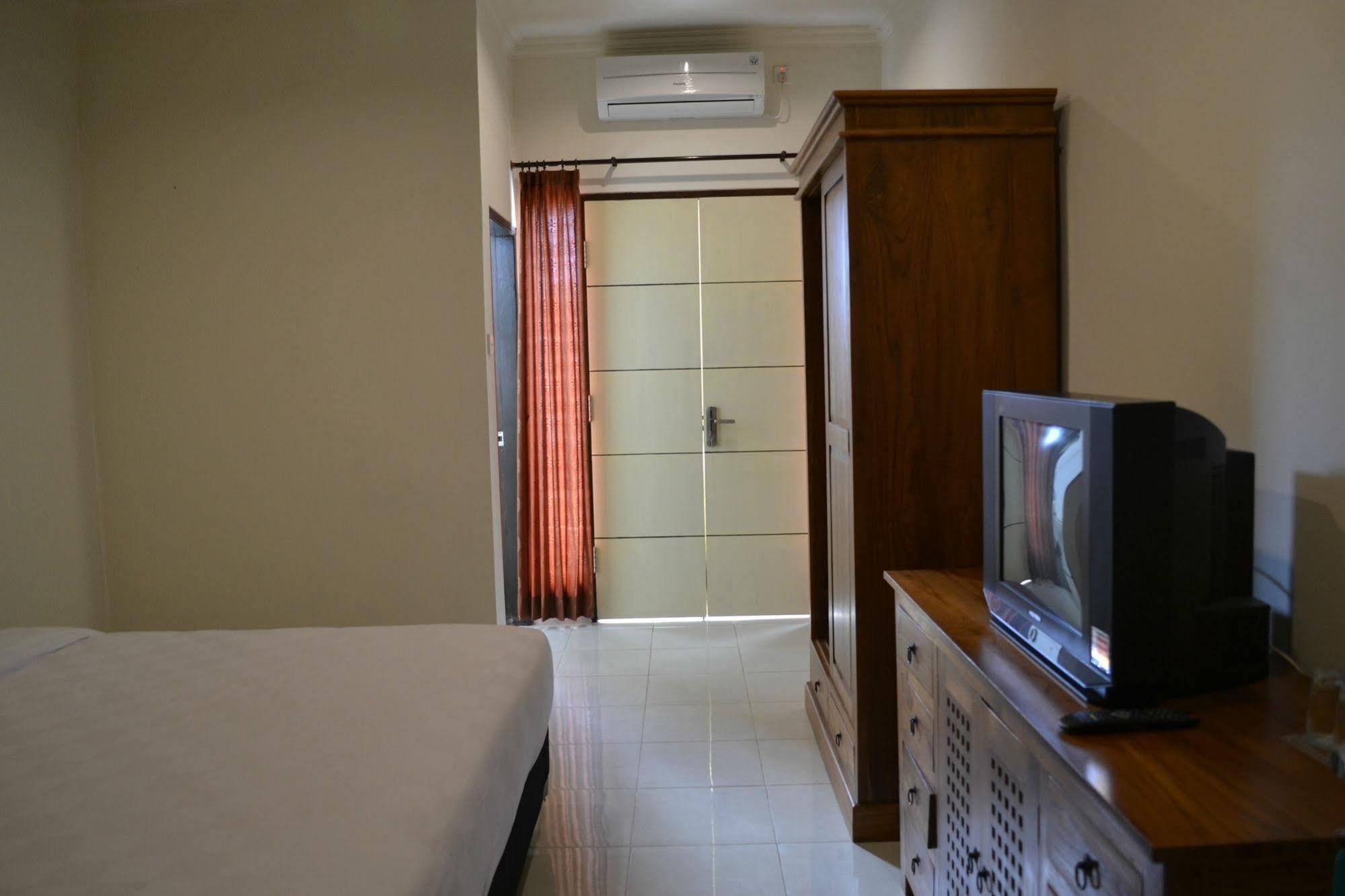 Ivanka Airport Inn Kuta Lombok Extérieur photo