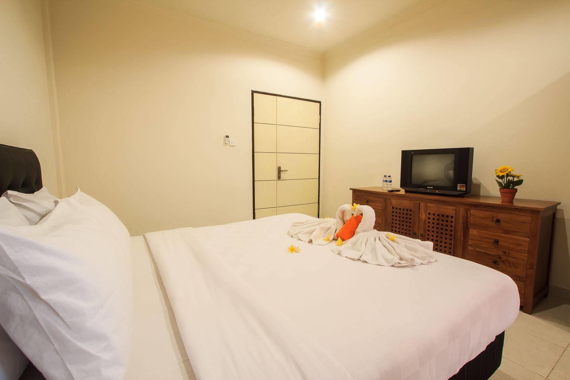 Ivanka Airport Inn Kuta Lombok Extérieur photo
