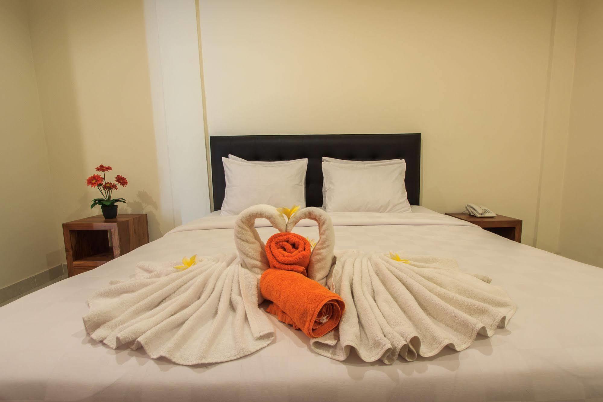 Ivanka Airport Inn Kuta Lombok Extérieur photo